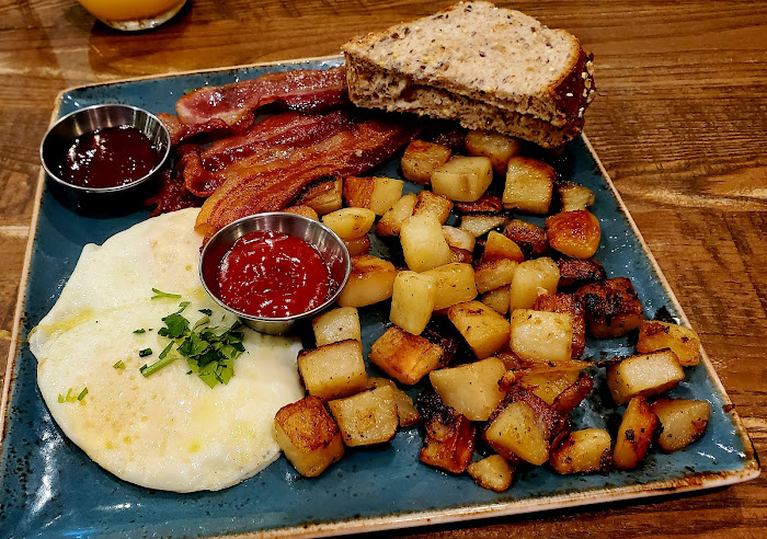 Breakfast restaurant near Coastal Motel