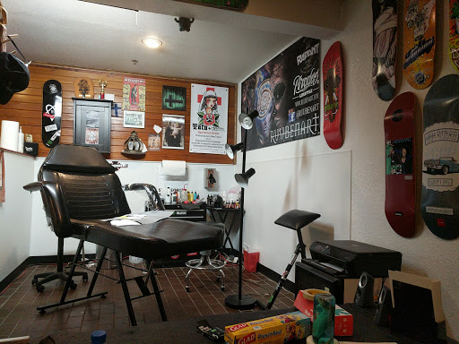 Tattoo Shop «Dinkytown Tattoo», reviews and photos, 407 14th Ave SE, Minneapolis, MN 55414, USA