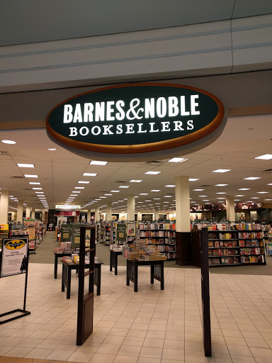 Barnes & Noble, 3800 State Rd #180, La Crosse, WI 54601, USA, 