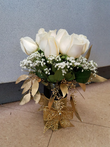 Florist «Morton Grove Florist», reviews and photos, 5741 Dempster St, Morton Grove, IL 60053, USA