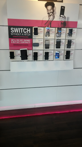 Cell Phone Store «T-Mobile», reviews and photos, 4360 W Shaw Ave, Fresno, CA 93722, USA