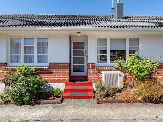 Comments and reviews of Rob Hard - Tommy's Real Estate