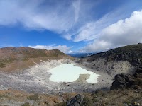 焼山火口湖