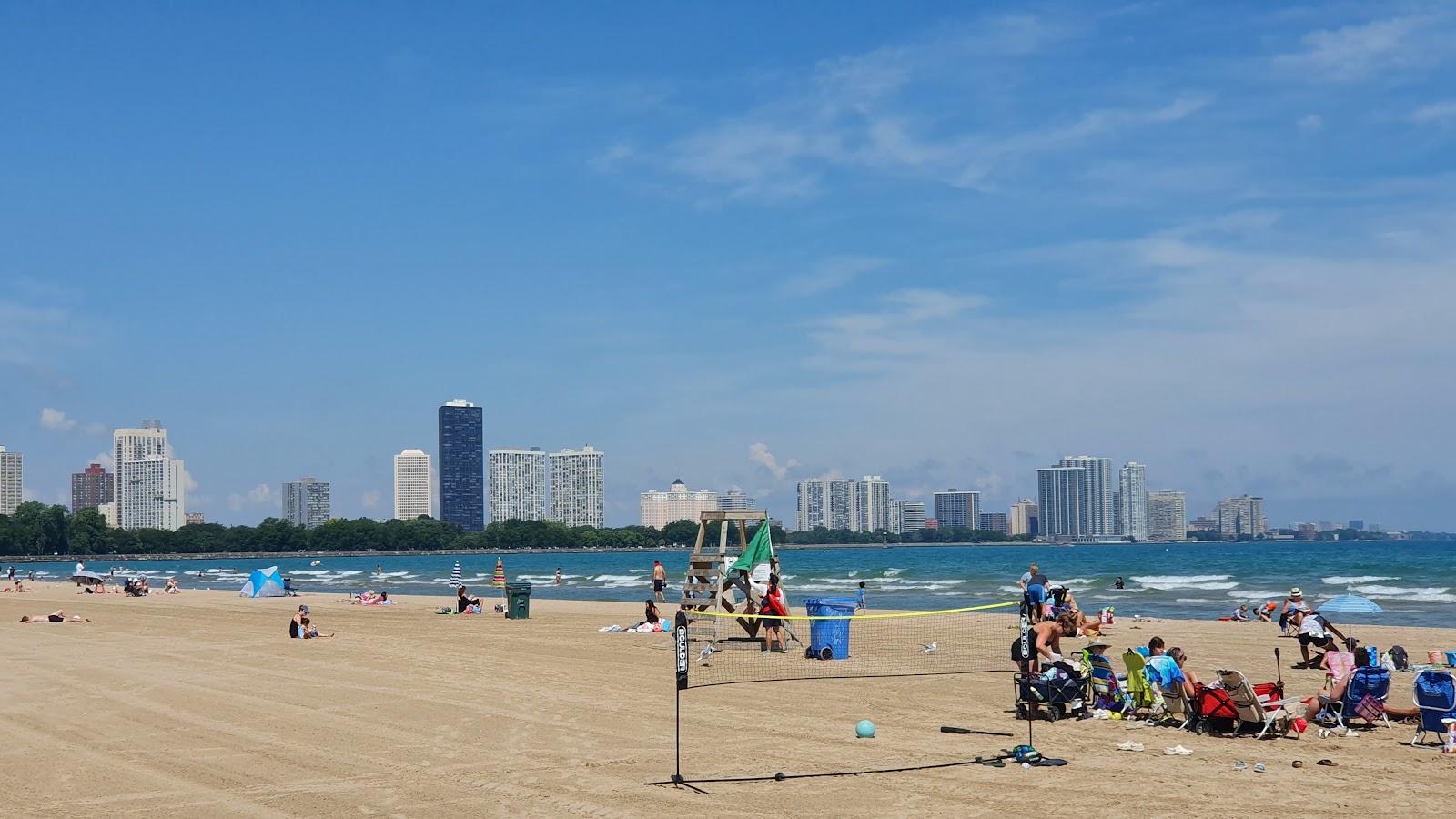 Montrose Beach'in fotoğrafı düz ve uzun ile birlikte