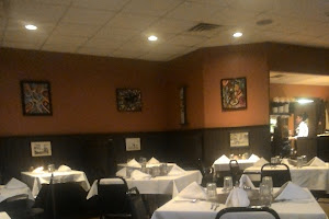 Mickey's Restaurant & Lounge