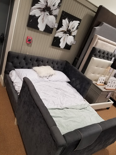 Furniture Store «Value City Furniture», reviews and photos, 4095 Richmond Rd, Warrensville Heights, OH 44122, USA