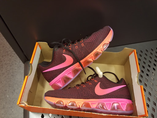 Sporting Goods Store «Nike Factory Store», reviews and photos, 8510 S Cottage Grove Ave, Chicago, IL 60619, USA