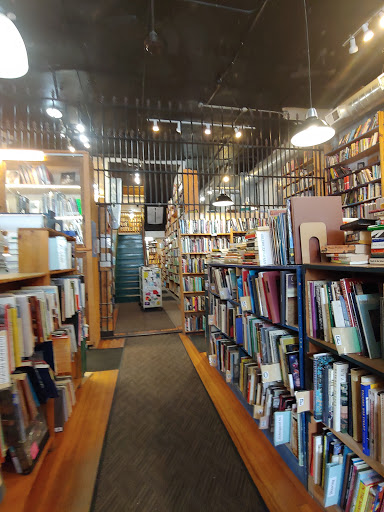 Book buying and selling shops in Chicago