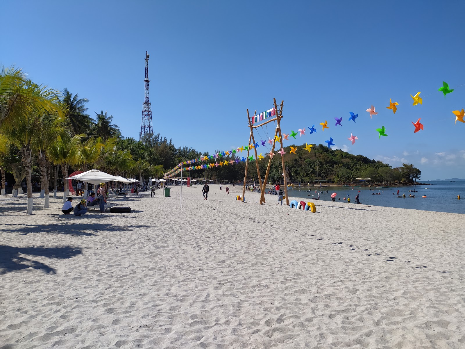 Φωτογραφία του Mui Nai black beach με άσπρη άμμος επιφάνεια