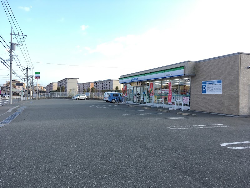 ファミリーマート 福岡南片江三丁目店