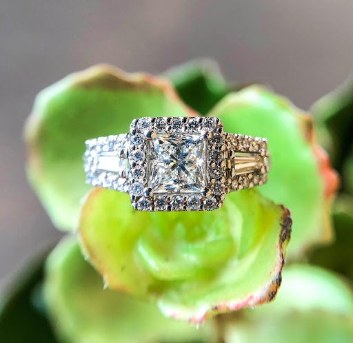 Jewelry Store «Rogers & Hollands Jewelers», reviews and photos, 4190 N Harlem Ave, Norridge, IL 60706, USA