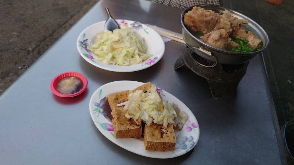 大骨控 臭豆腐 花枝炒麵 的照片