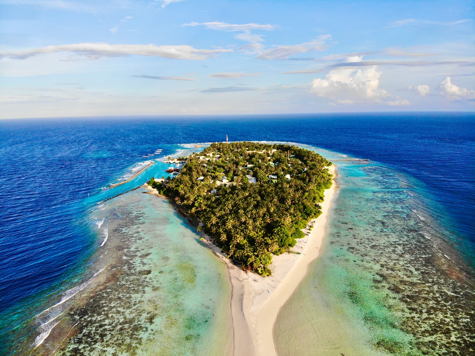 Photo de Omadhoo Beach zone des équipements
