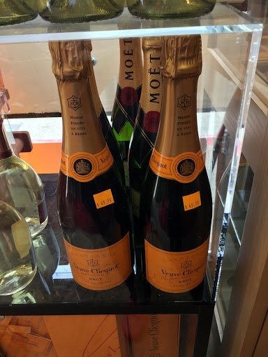 Liquor Store «Hanover Wine & Spirits», reviews and photos, 363 Hanover St, Boston, MA 02113, USA