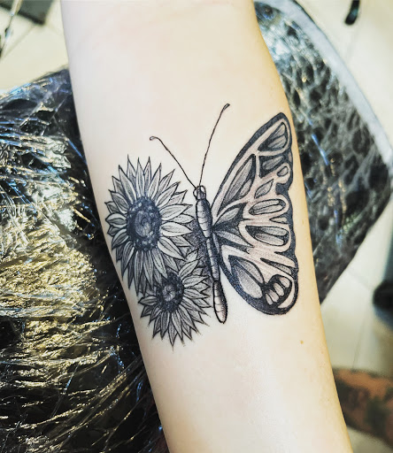 Tattoo Shop «Davinci Tattoo», reviews and photos, 777 E Merritt Island Causeway, Merritt Island, FL 32952, USA