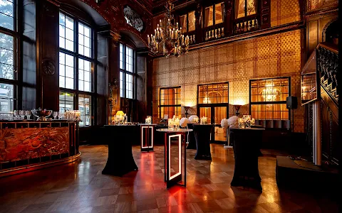 Schlosshotel Berlin by Patrick Hellmann image