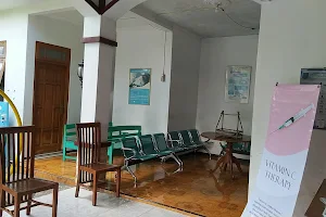 Klinik Umum Dr. C. Sri Gunawan M.Kes & Dr. Retno W. image