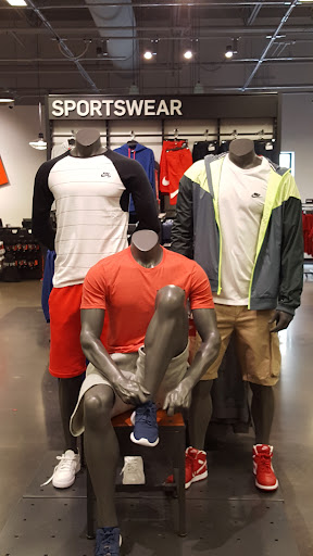 Clothing Store «Nike Factory Store», reviews and photos, 102 The Arches Cir, Deer Park, NY 11729, USA