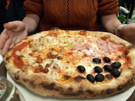Pizzeria Pomodoro Rosso in Sondrio, Province of Sondrio
