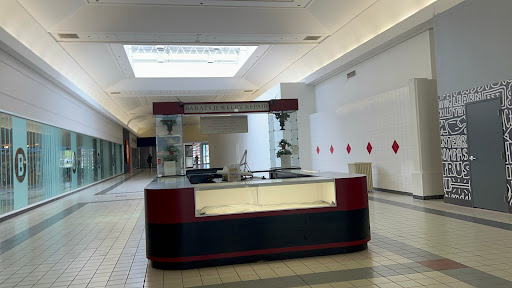 Shopping Mall «Liberty Tree Mall», reviews and photos, 100 Independence Way, Danvers, MA 01923, USA