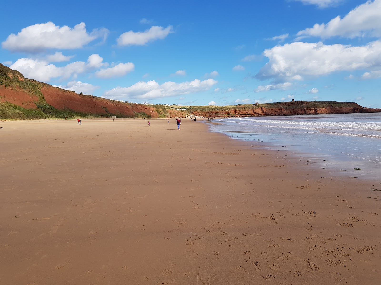 Photo de Sandy Bay beach avec rivage droit, long
