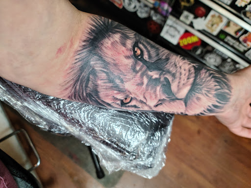 Electric Anchor Tattoo Co., 820 Market St #100, Parkersburg, WV 26101, USA, 