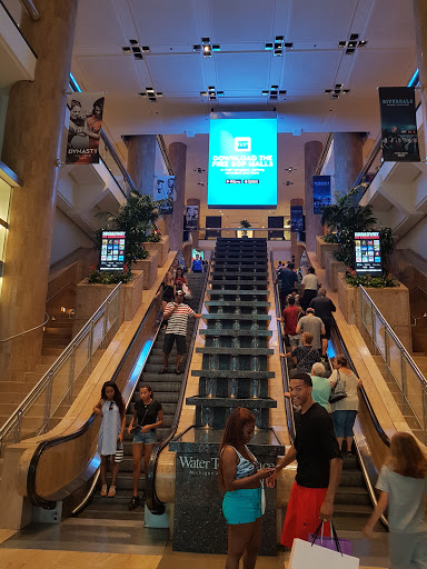 Sportswear Store «Columbia Sportswear», reviews and photos, 830 N Michigan Ave, Chicago, IL 60611, USA