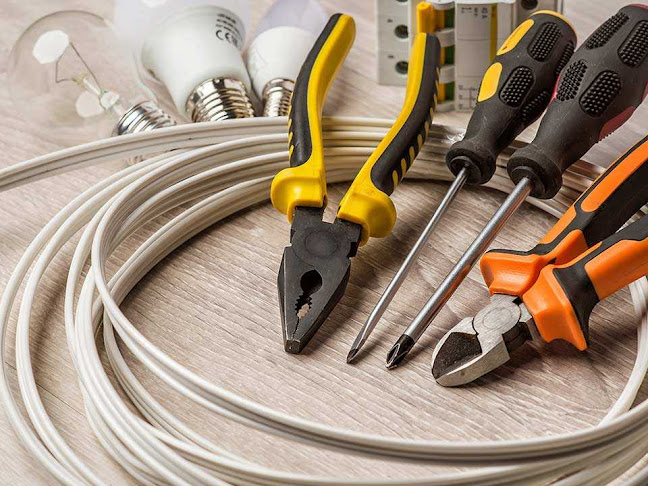 GeeWhiz Electrical Services - Reading
