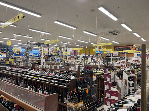 Liquor Store «Connecticut Beverage Mart», reviews and photos, 955 Washington St, Middletown, CT 06457, USA