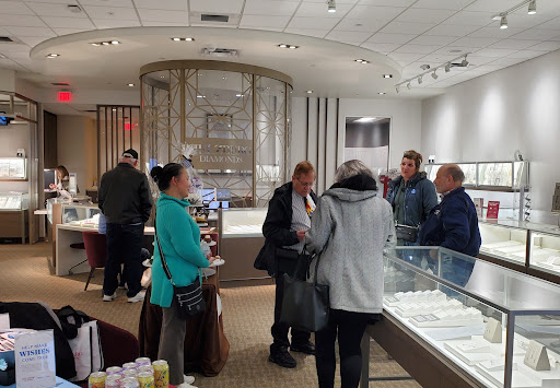 Jewelry Store «Helzberg Diamonds», reviews and photos, 6557 Grand Ave #200, Gurnee, IL 60031, USA