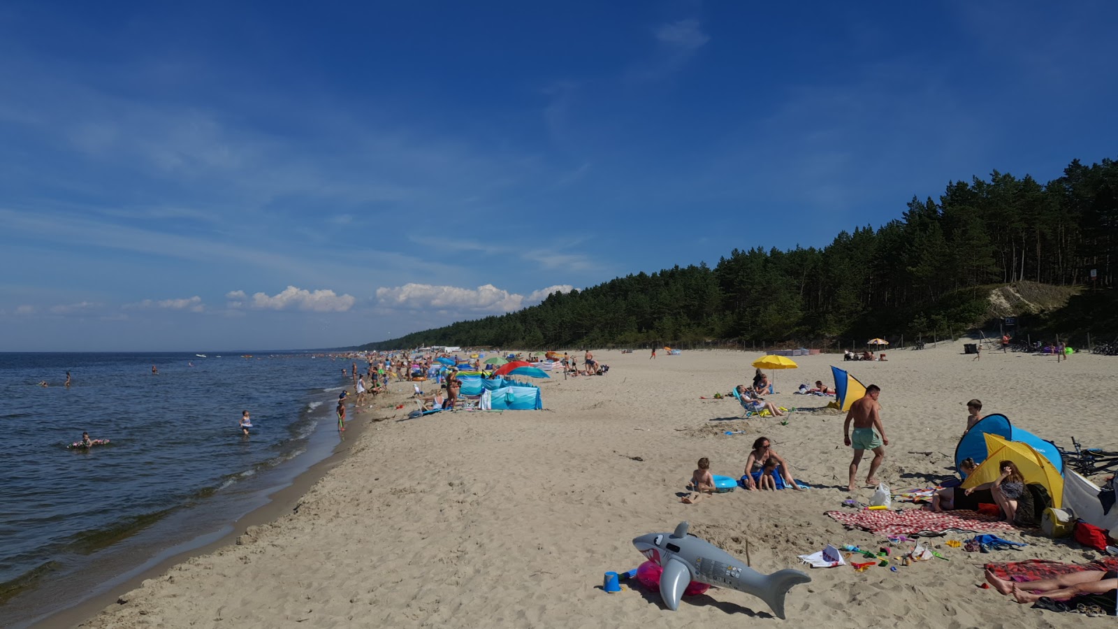 Foto von Sztutowo beach entr 60 mit türkisfarbenes wasser Oberfläche