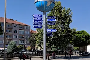Akşehir Dünyanın Ortası Anıtı image