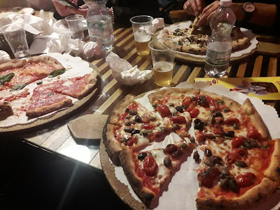 Pizzeria Funiculì - Vicolo Giudaica, 28, 84121 Salerno SA, Italy