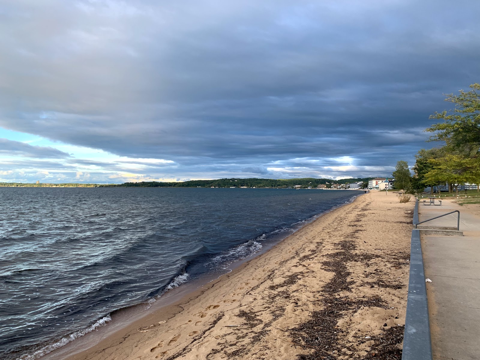 Foto von Traverse City State Park Beach - empfohlen für Familienreisende mit Kindern