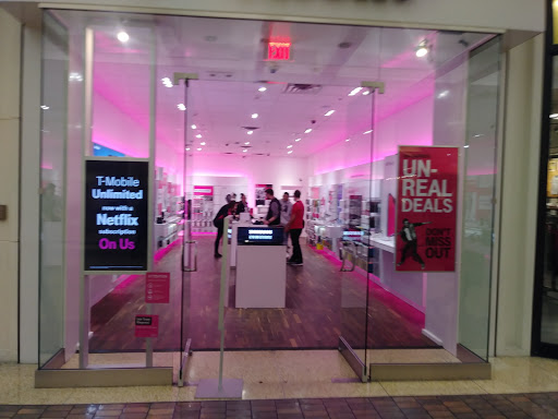 Cell Phone Store «T-Mobile», reviews and photos, 254 Northtown Dr NE, Blaine, MN 55434, USA