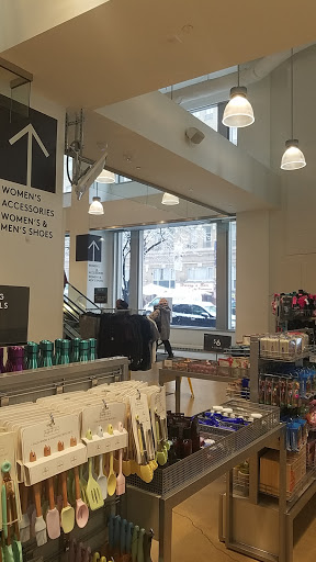 Department Store «Nordstrom Rack 12th Street», reviews and photos, 555 12th St NW c120, Washington, DC 20004, USA