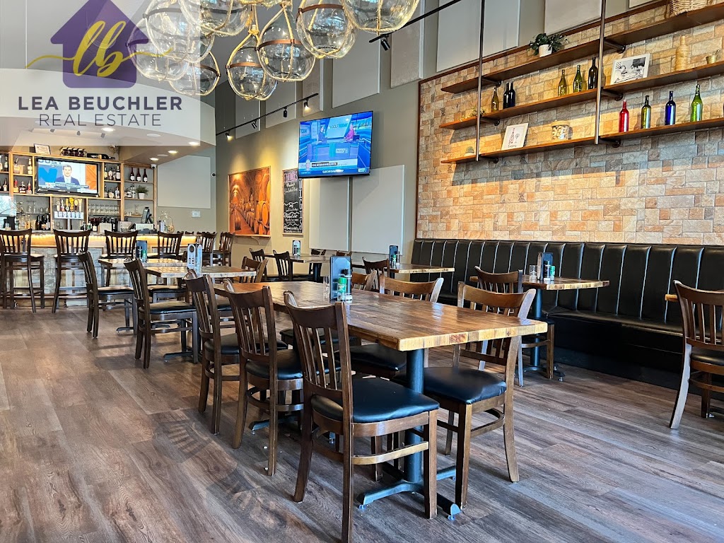 Luigi's Restaurant Bar & Pizzeria 27358