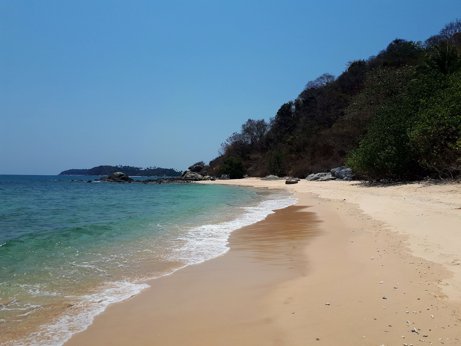 Photo de Mueang Beach avec sable fin blanc de surface