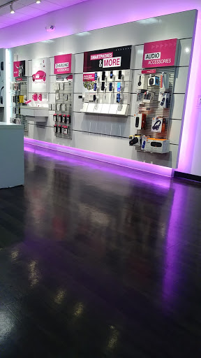Cell Phone Store «T-Mobile», reviews and photos, 300 Davis St, San Leandro, CA 94577, USA