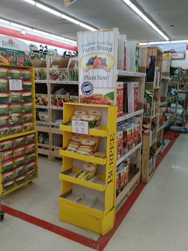 Home Improvement Store «Tractor Supply Co.», reviews and photos, 540 10th St #150, Floresville, TX 78114, USA