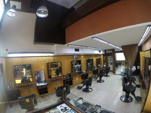 Información y opiniones sobre PELUQUERÍA BARBERÍA PARRA de Madrid