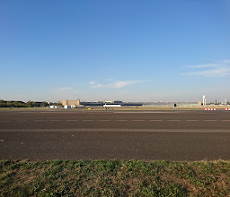 Hundewiese III Tempelhofer Feld photo