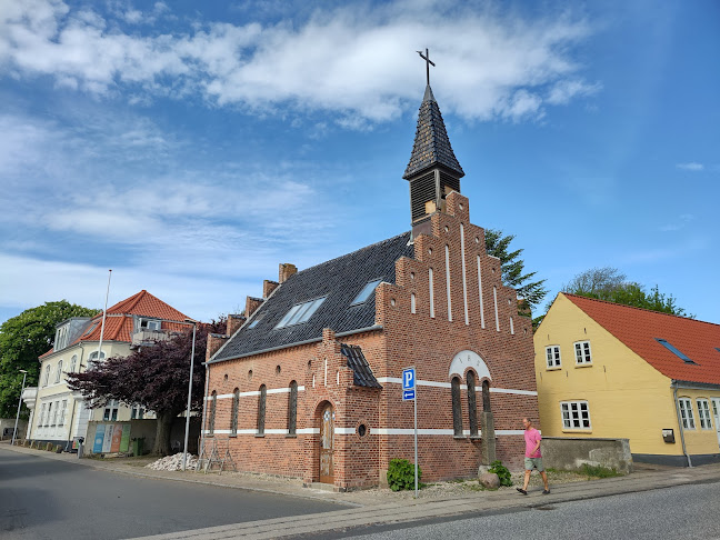 Anmeldelser af Hellig Kors Kirke i Lemvig - Kirke