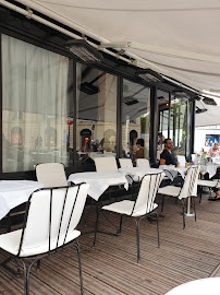 Atmosphère du Restaurant français L'Avenue à Paris - n°9