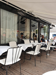 Photo n°210 de L'Avenue à Paris ()