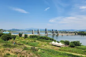 Seungchon beam Park image