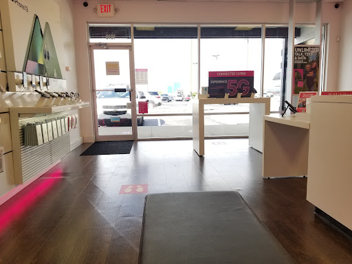 Cell Phone Store «T-Mobile», reviews and photos, 1913 Melody Ln, Greenfield, IN 46140, USA