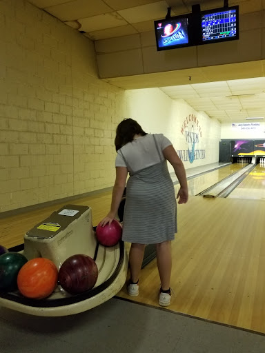 Bowling Alley «Vinton Bowling Center», reviews and photos, 1200 Vinyard Rd, Vinton, VA 24179, USA