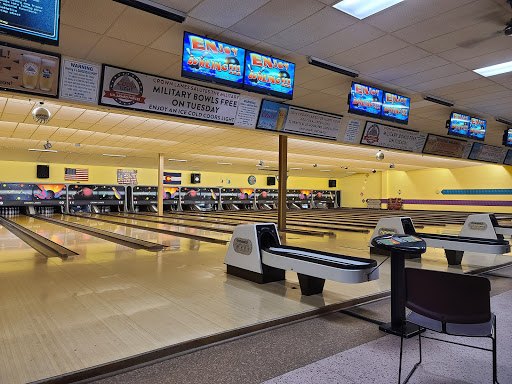 Sports Bar «Crown Lanes Bowling Center & Sports Bar», reviews and photos, 2325 S Federal Blvd, Denver, CO 80219, USA