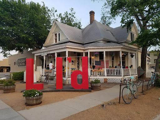 Oak St. Drafthouse and Cocktail Parlor